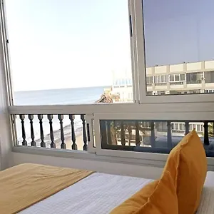 https://newly-refurbished-beachfront-apartment.in-canary-islands.com